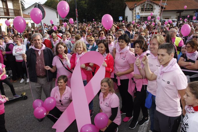 Marcha solidaria contra el cáncer de mama en Puente San Miguel 