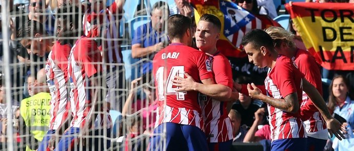 Gabi celebra con Gameiro el gol de la victoria ante el Cleta
