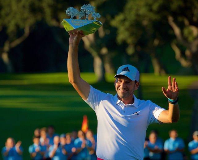 Sergío García levanta el trofeo del Andalucía Valderrama Masters