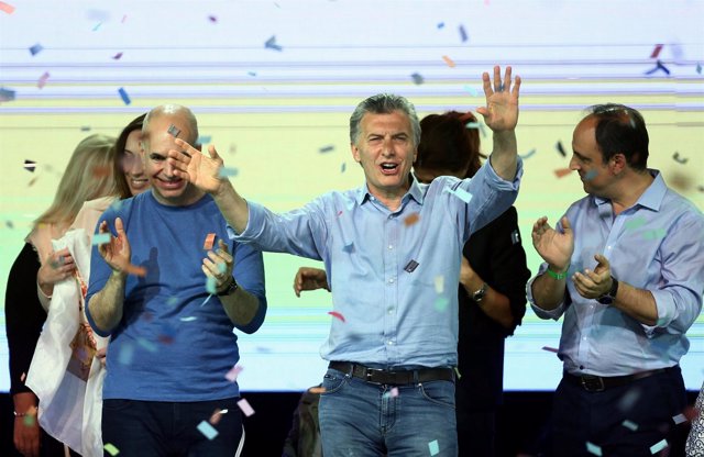 El presidente de Argentina, Mauricio Macri, celebra la victoria de Cambiemos