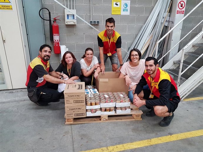 Los empleados de DHL aportan 5.300 kilos de productos no perecederos por el Día 