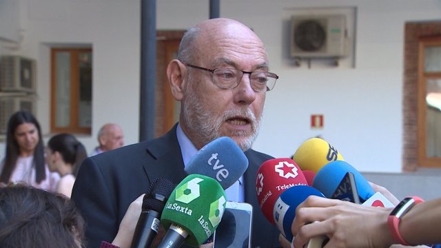 Maza alaba a los fiscales catalanes