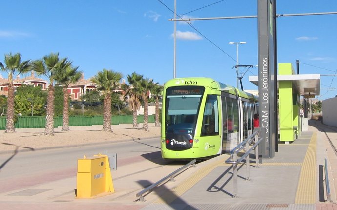 El tranvía en la parada