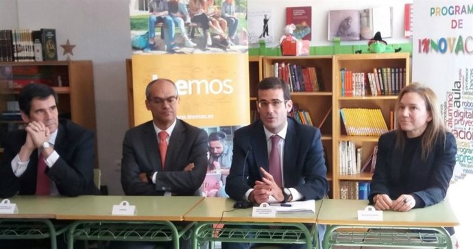 Van Grieken, acompañado de Pablo Lara y José María Sánz 