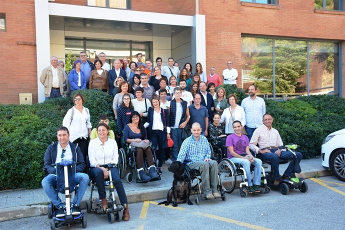 Pacients amb Atàxia de Friedreich i científics en la presentació