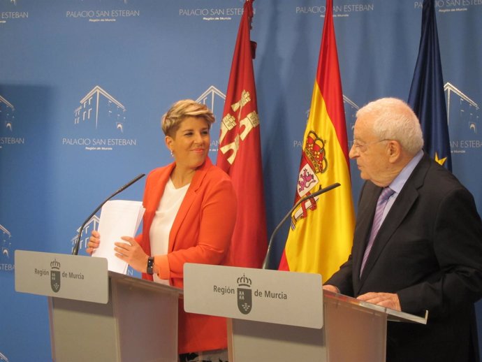 Noelia Arroyo y José Molina, durante la rueda de prensa              