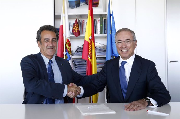 Martín y Antoñanzas firman el contrato de compra-venta de los terrenos