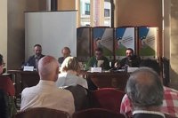 Despedidos de la Fábrica de Armas increpan al alcalde en la inauguración de las Jornadas de Patrimonio Cultural