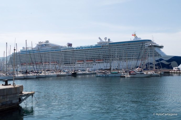 Imagen de un crucero en el Puerto de Cartagena