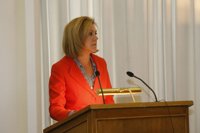 Cospedal defiende el 155 frente a la "sinrazón" de quienes quieren "disgregar"