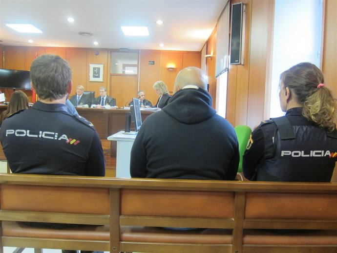 Acusado de acuchillar a otro                       