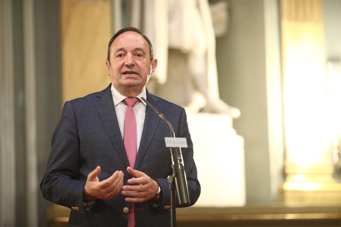 Roda de premsa de Pedro Sanz després de la constitució de la Comissió del 155