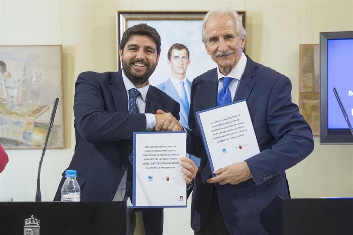 Firma pacto con Unicef