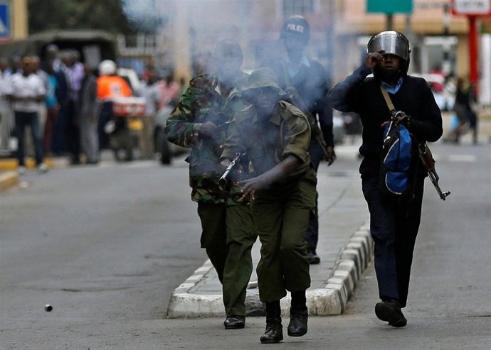 Fuerzas antidisturbios en Nairobi