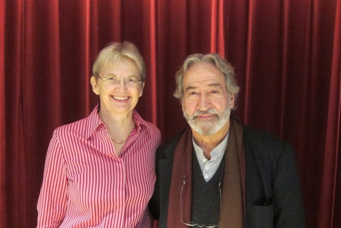 El Violagambista J.Savall I La Dtora.C.Scheppelmann 