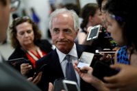 El senador republicano Bob Corker insta a Trump a dejar las políticas sobre Corea del Norte "a los profesionales"