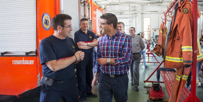 Jorge Rodríguez visita instalaciones parque de bomberos