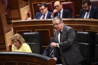 Zoido se defiende de las críticas de policías destinados en Cataluña: Están “muy bien atendidos”