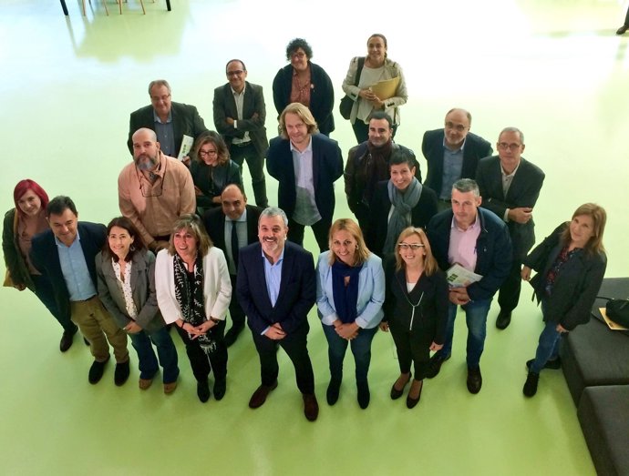 Jaume Collboni i Núria Marín amb representants de municipis de l'AMB