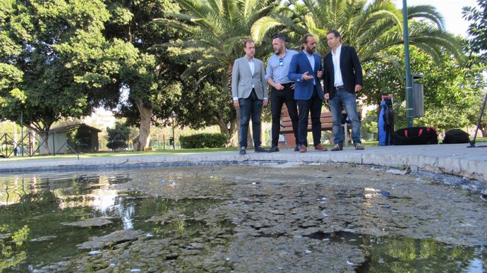  Parque Estanque Huelin Málaga Ciudadanos Sucio Laguna Malos Olores Agua Cassá 