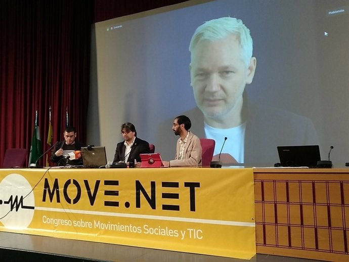 El ciberactivista Julian Assange inaugura el Congreso 'Move.Net' en la US