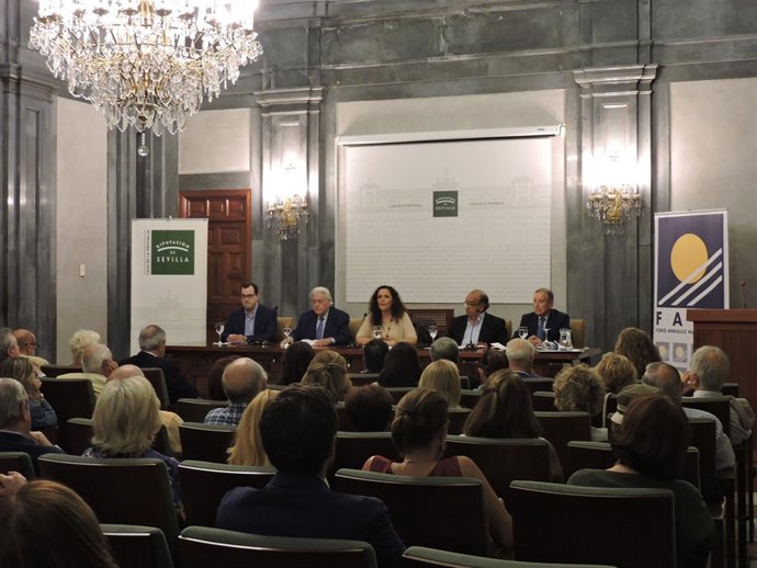 Jornada de debate en la Casa de la Provincia.
