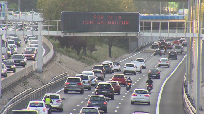 Madrid activa protocolo contaminación y limita velocidad M-30