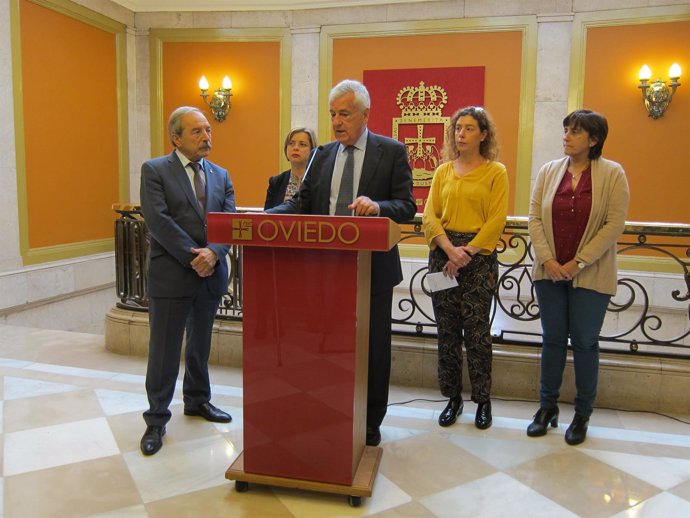 El alcalde Wenceslao López junto a Eduardo Zamarripa, del Ministerio de Defensa