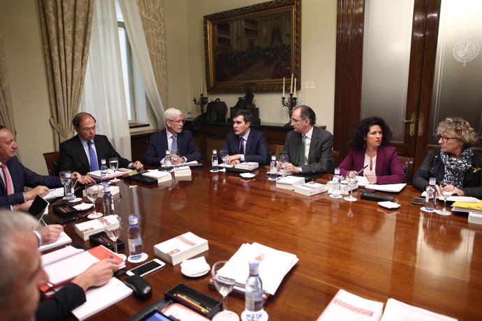 Pío García-Escudero preside la reunión de la Junta de portavoces del Senado