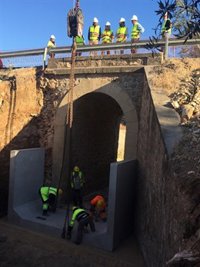 Recta final en las obras de acondicionamiento y mejora de la seguridad de la A-6052, con la ampliación de dos puentes