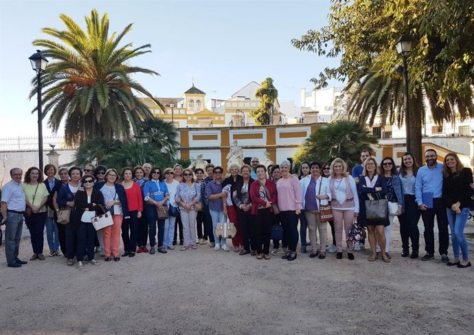 Personas cuidadoras en visita turística guiada por Montilla 