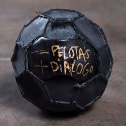 Pelota de la cantante Alba Rihe (Las Bistecs) para una exposición colectiva