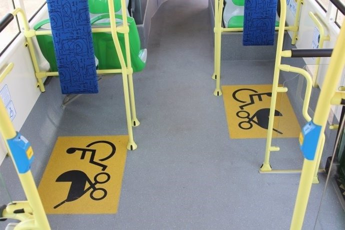 Espacio para los carritos en los autobuses de la EMT