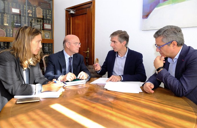 Díaz y Tejerina se reúnen con la Fundación Caja Cantabria