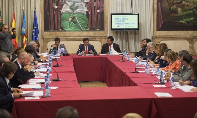 Reunión de la Comisión de Diputaciones, Cabildos y Consejos Insulares.
