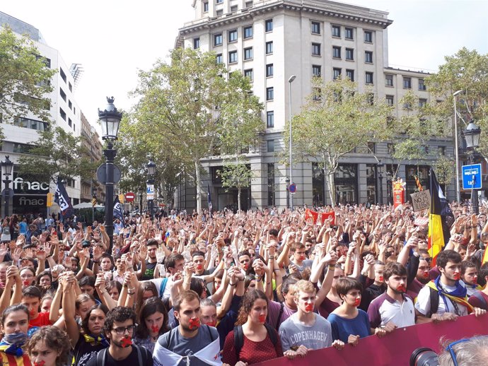 Marcha silenciosa de estudiantes en Barcelona