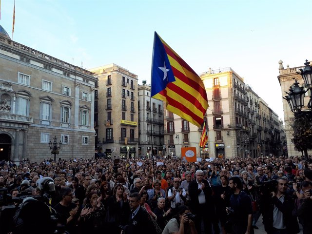 Concentración del Muce en la plaza Sant Jaume de Barcelona