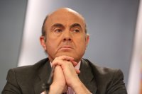 Guindos ve "positivos" los datos de paro y "garantizado" un crecimiento superior al 3% en 2017