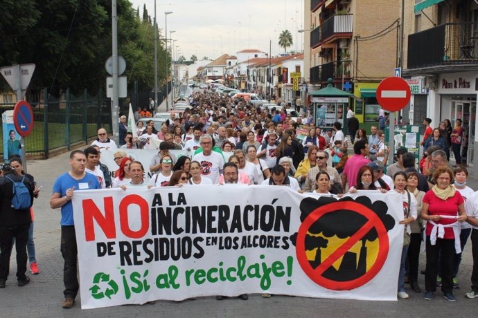 Protesta contra la cementera.