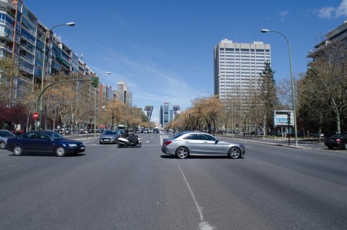 Coches, tránsito, Castellana, tráfico, contaminación, Madrid, torres, edificios