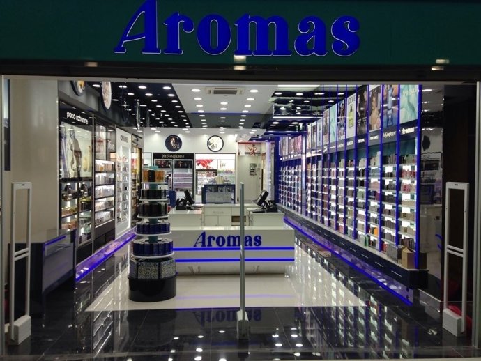 Está ubicada en el centro comercial Mar Shopping Algarve, en Faro.