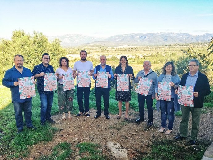 Foto de los regidores presentando la feria