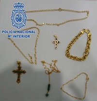Detenidos ocho miebros de una banda que robaba joyas a ancianos en los portales de sus domicilos de Tetuán