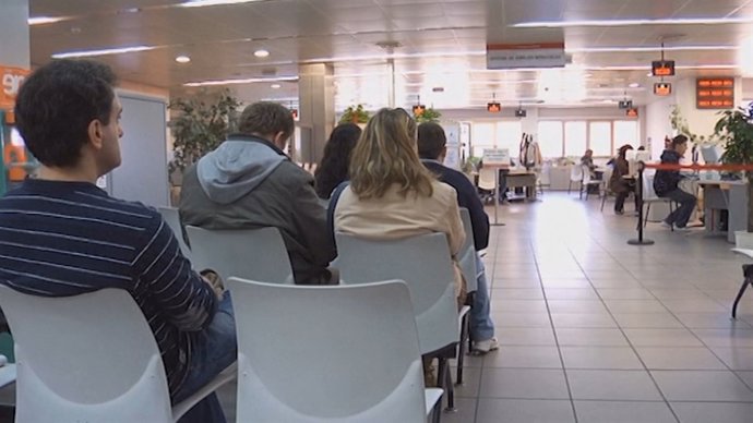 L'atur baixa un 4,6%, la seva xifra més baixa des de 2008