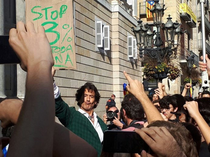 Alvaro de Marichalar concentrat davant la Generalitat