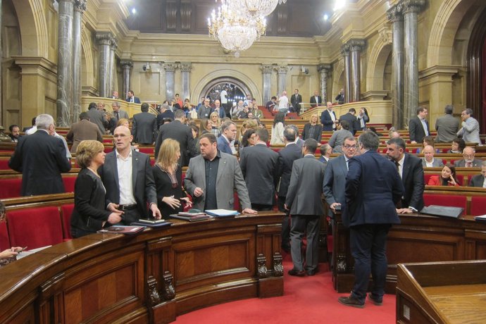 Ple del Parlament, amb diputats d'JxSí en primer plànol