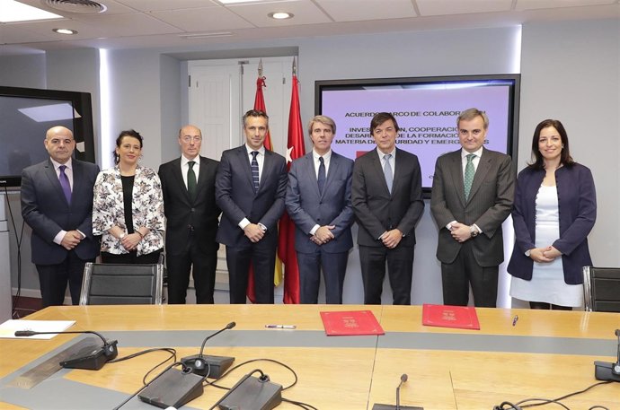 Garrido Firma Un Convenio Con La Universidad Complutense En Materia De Seguridad