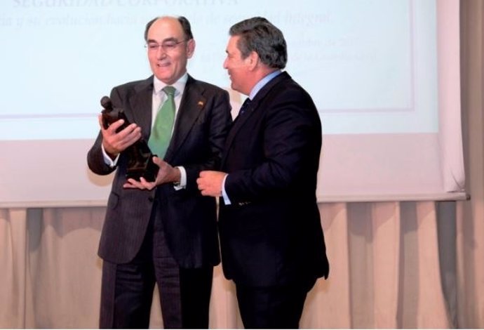 El presidente de Ibedrola, Ignacio Galán, recibe el premio Duque de Ahumada