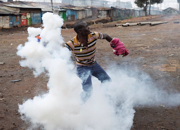 Disturbios entre seguidores de Raila Odinga  y la Policía en Kibera