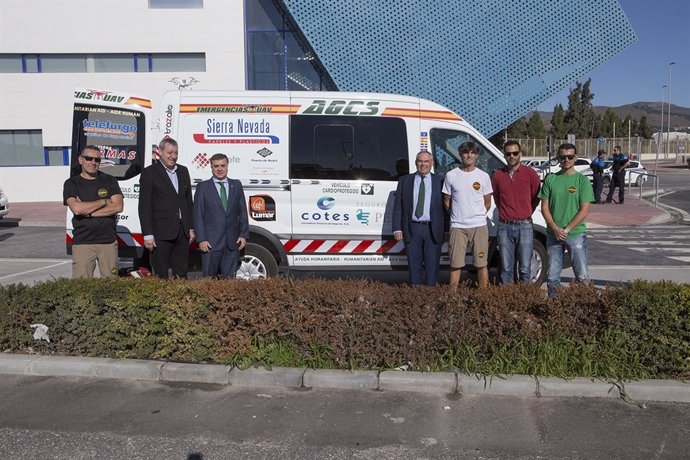 Vehículo de ayuda humanitaria de Guardias Civiles Solidarios